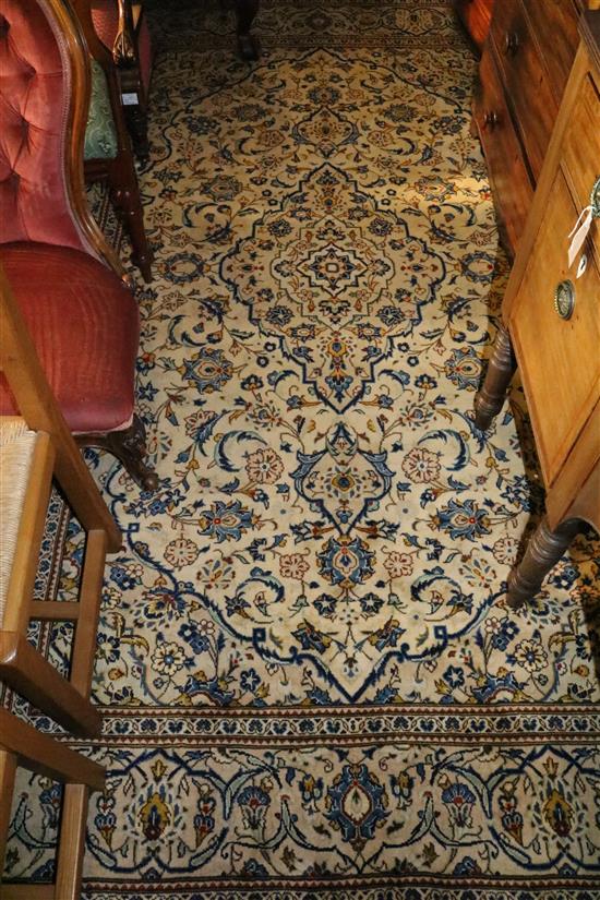 Kashan rug (-)